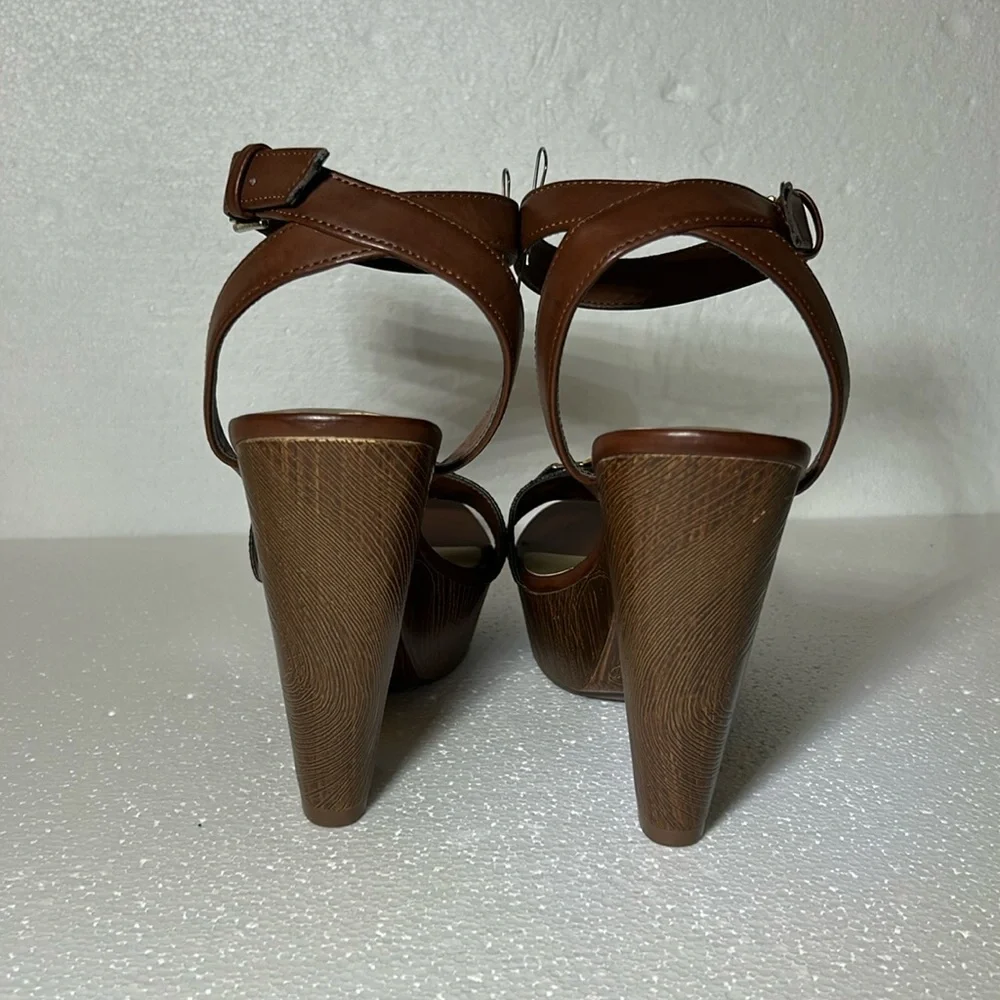 GBG Los Angeles Selah Brown Platform Block Heel Sandals 9.5